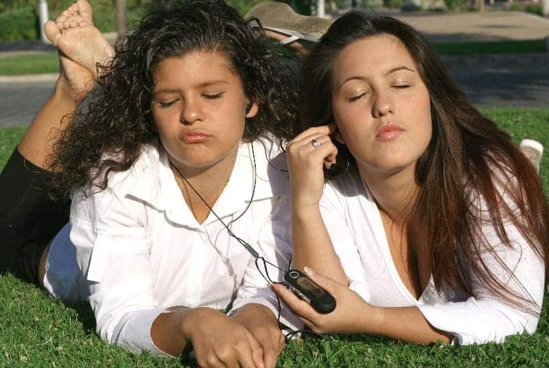 teens listening to music