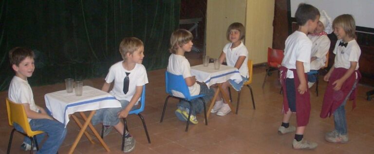 kids acting The Best Restaurant skit